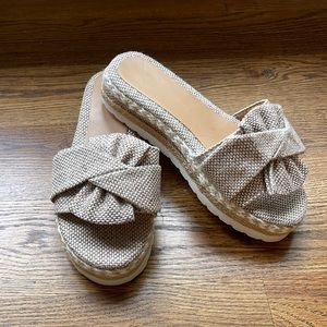 Glad Tan slip on sandals